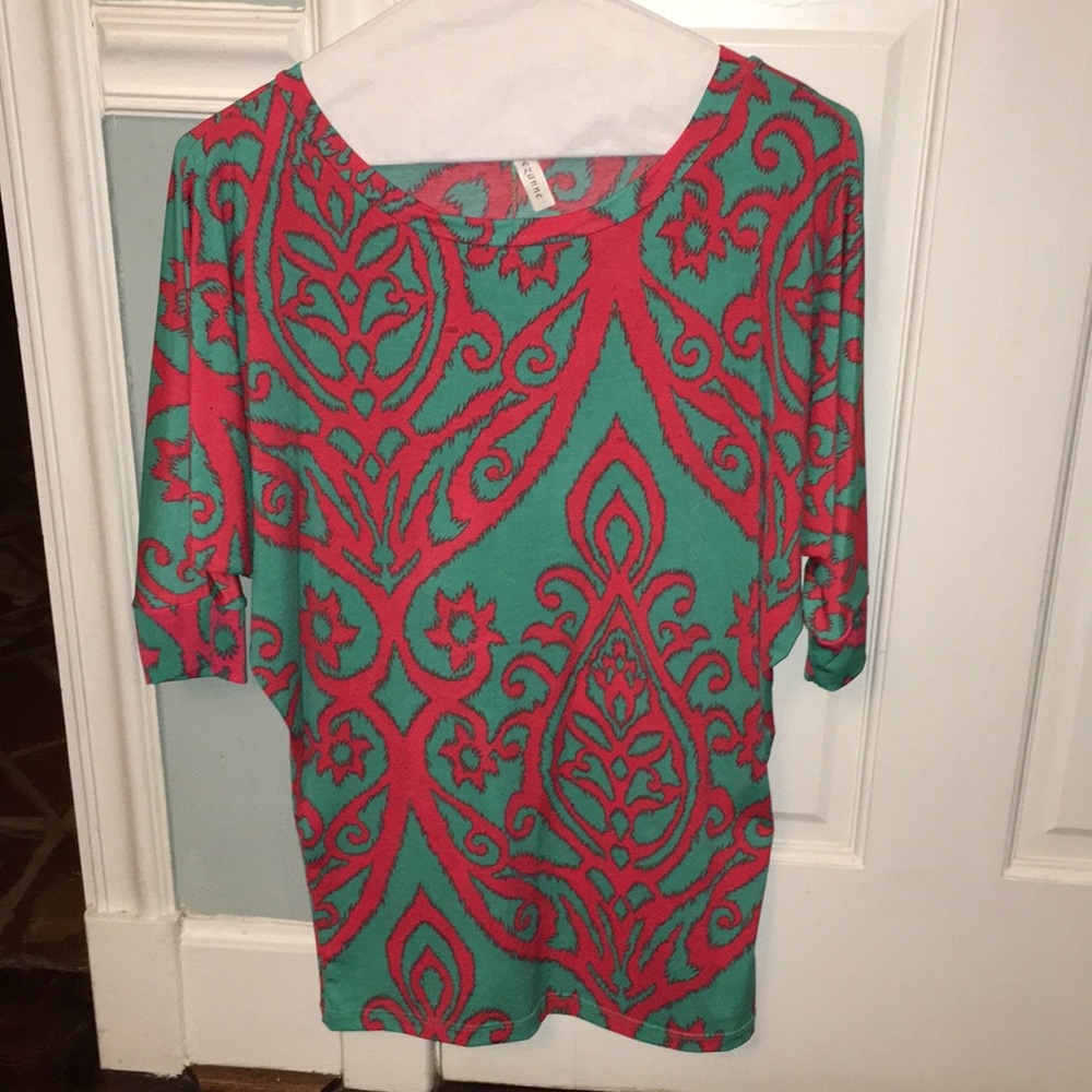 Cute and Colorful M top!